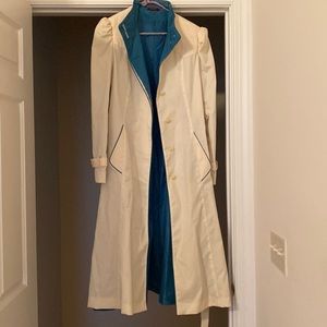 Vintage trench coat cream with aqua blue lining like new